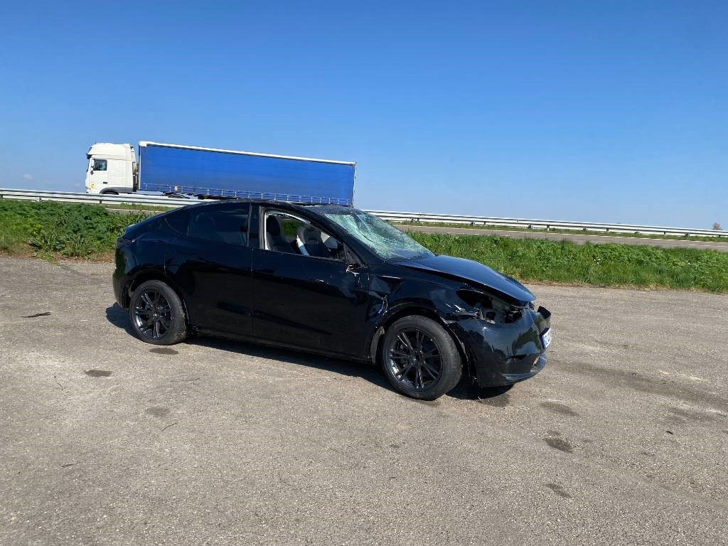 Tesla Model Y RWD/Origine Française endommagée - Легковой автомобиль: фото 4 Tesla Model Y RWD/Origine Française endommagée - Легковой автомобиль: фото 4