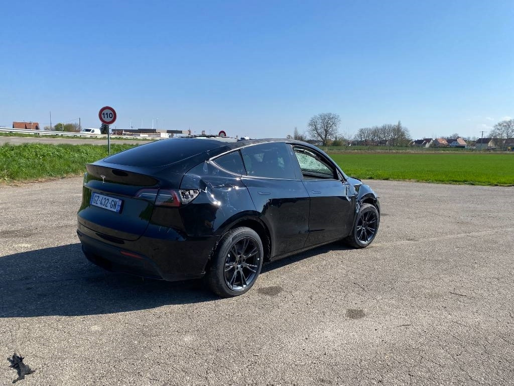 Tesla Model Y RWD/Origine Française endommagée - Седан: фото 5 Tesla Model Y RWD/Origine Française endommagée - Седан: фото 5