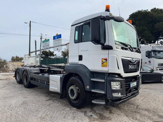 MAN TGS 28.460 AMPIROLL - Крюковой мультилифт: фото 3 MAN TGS 28.460 AMPIROLL - Крюковой мультилифт: фото 3