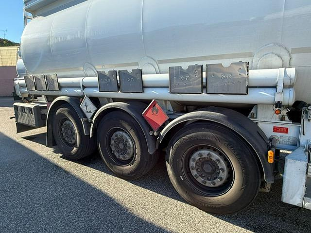 Magyar CITERNE CARBURANT 41000 LITRES 39 T - Полуприцеп-цистерна: фото 2 Magyar CITERNE CARBURANT 41000 LITRES 39 T - Полуприцеп-цистерна: фото 2
