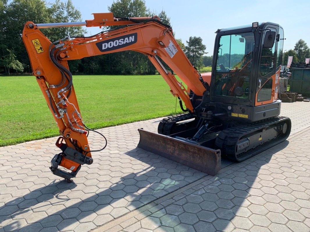 Doosan DX63-3 - Мини-экскаватор: фото 1 Doosan DX63-3 - Мини-экскаватор: фото 1