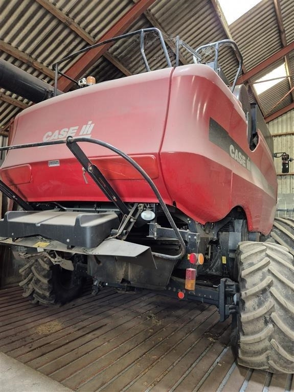 Зерноуборочный комбайн Case IH Axial-Flow 8010 MacDon skærebord: фото 8