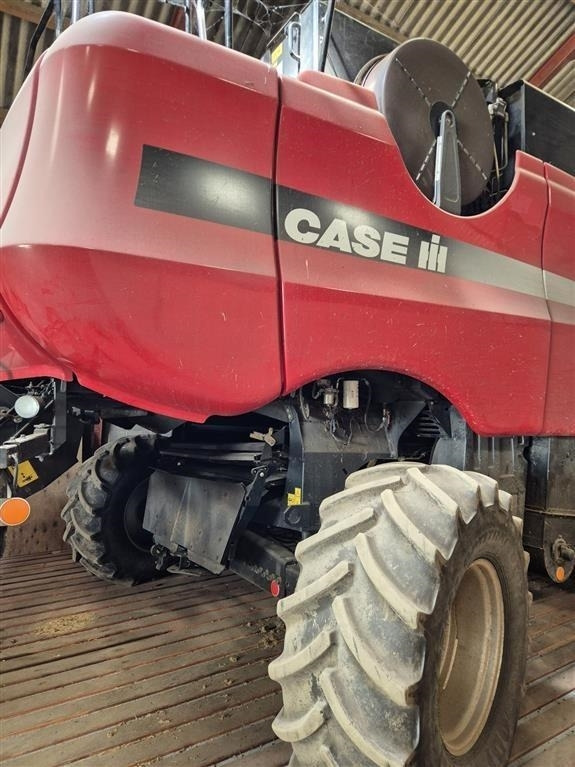 Зерноуборочный комбайн Case IH Axial-Flow 8010 MacDon skærebord: фото 6