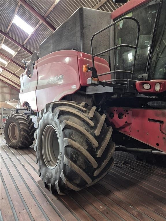 Зерноуборочный комбайн Case IH Axial-Flow 8010 MacDon skærebord: фото 12
