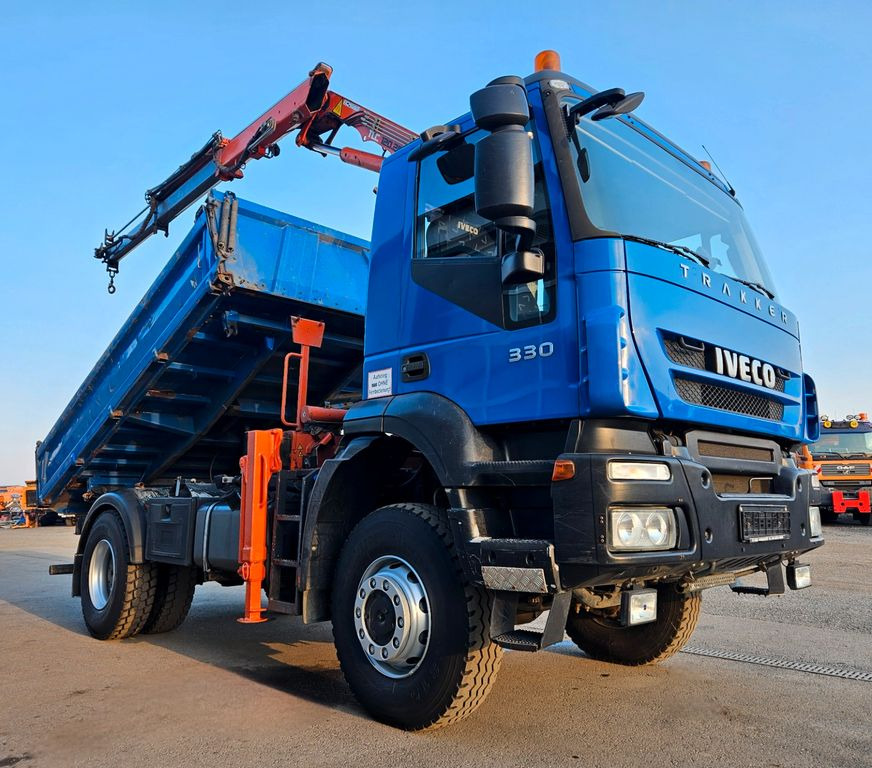 Iveco Trakker 190T33 4x4 Euro5 Kran Atlas 120.2E Funk - Самосвал, Автоманипулятор: фото 1 Iveco Trakker 190T33 4x4 Euro5 Kran Atlas 120.2E Funk - Самосвал, Автоманипулятор: фото 1
