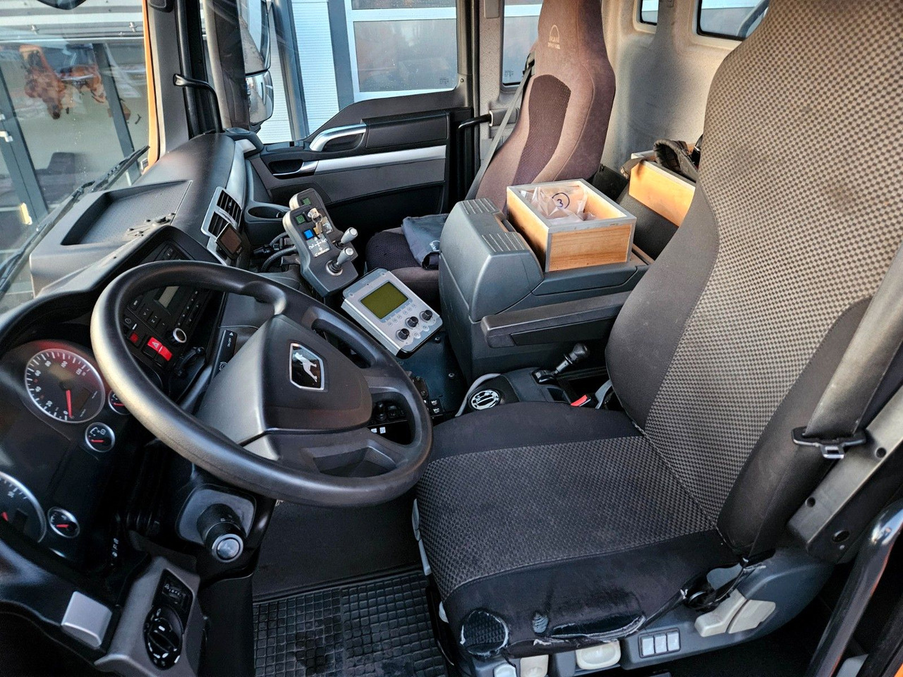 Самосвал, Автоманипулятор MAN TGS 28.400 6x4-4 BL Palfinger PK12002 Kran Euro5: фото 15