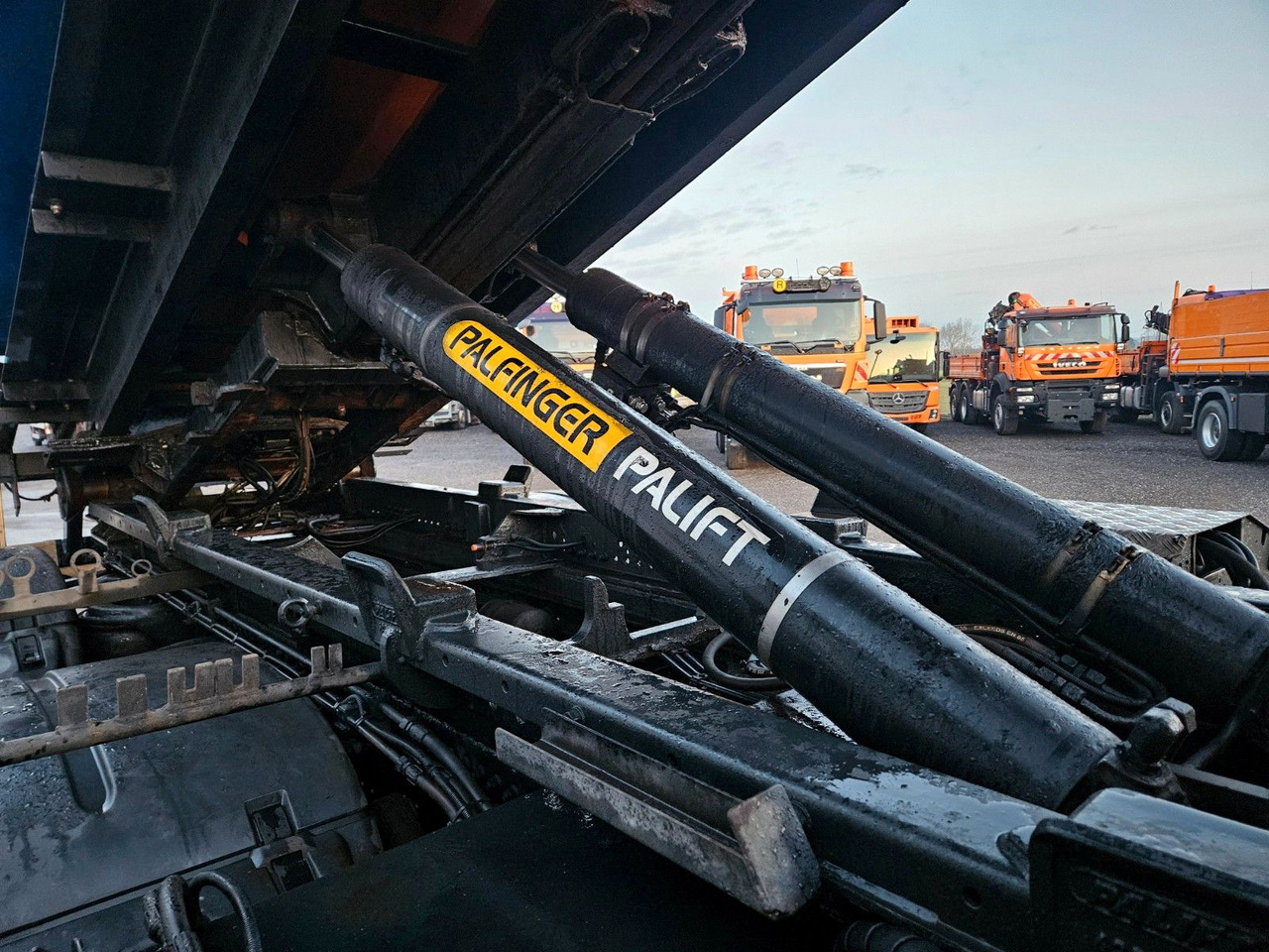 Самосвал, Автоманипулятор MAN TGS 28.400 6x4-4 BL Palfinger PK12002 Kran Euro5: фото 12