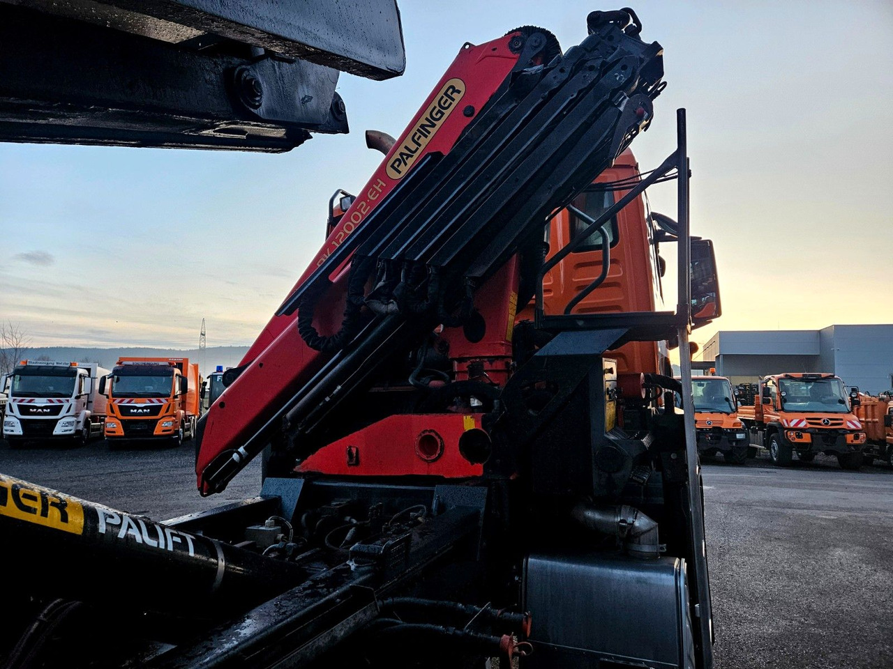 Самосвал, Автоманипулятор MAN TGS 28.400 6x4-4 BL Palfinger PK12002 Kran Euro5: фото 13