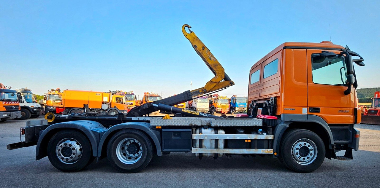 Mercedes-Benz Actros 2532 6x2 MP3 Euro5 - Крюковой мультилифт: фото 5 Mercedes-Benz Actros 2532 6x2 MP3 Euro5 - Крюковой мультилифт: фото 5