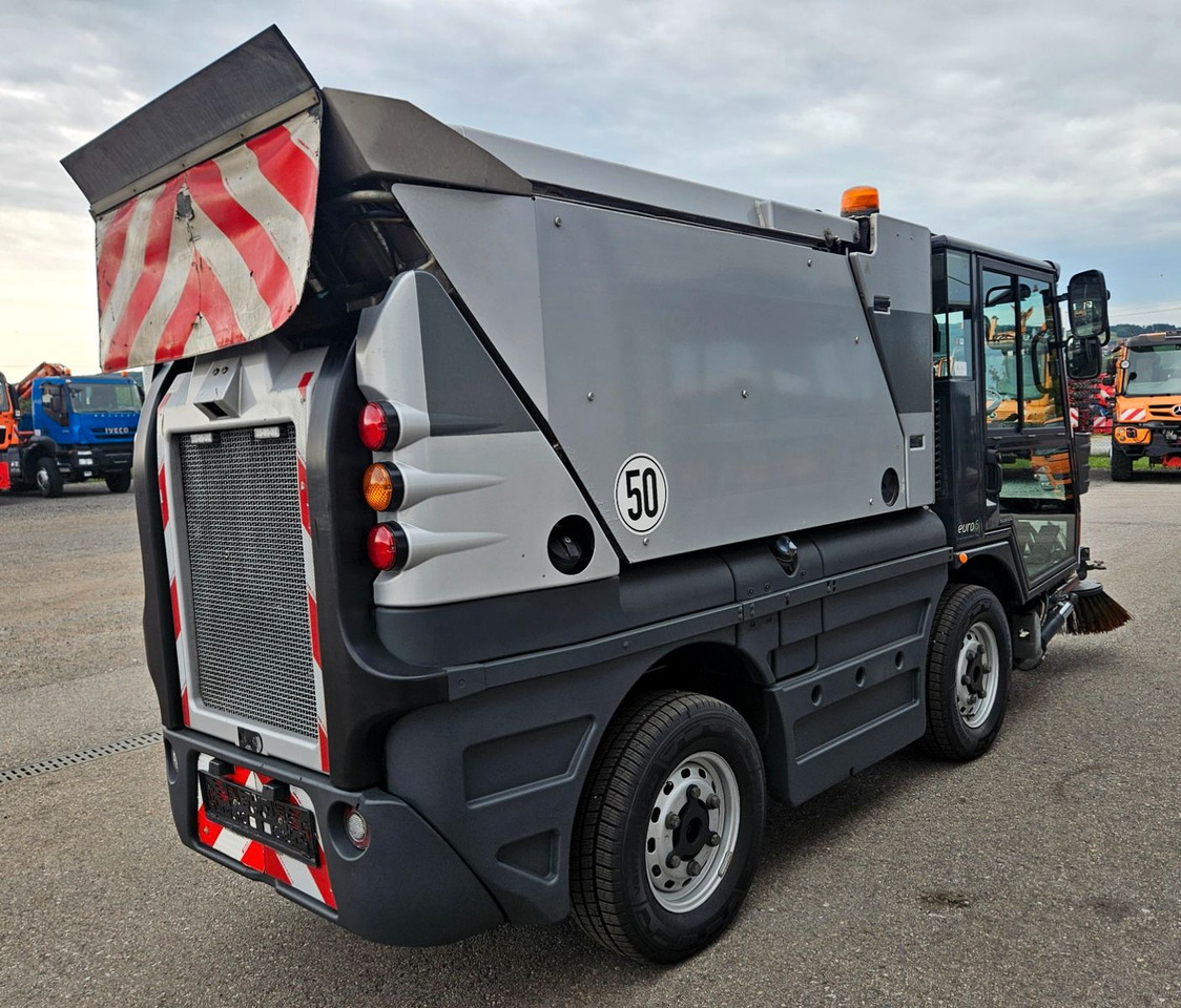 Schmidt Swingo Compact 200 Euro6 - Подметально-уборочная машина: фото 4 Schmidt Swingo Compact 200 Euro6 - Подметально-уборочная машина: фото 4