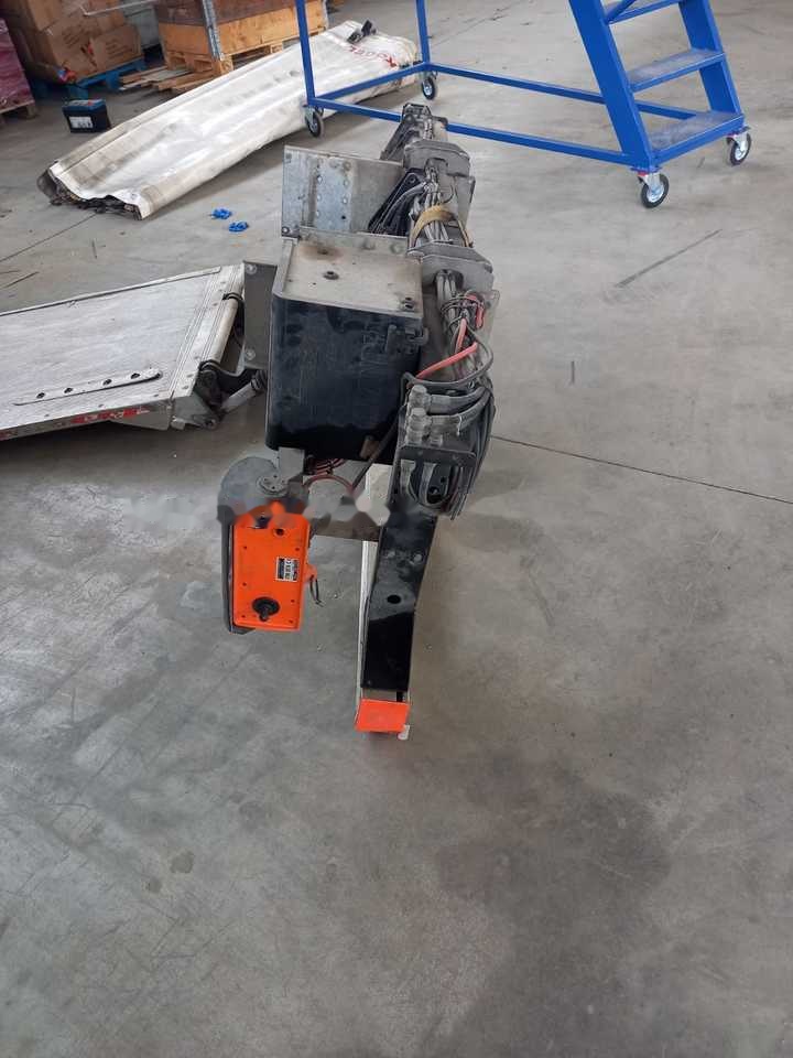 Dhollandia - Гидроборт для Грузовиков: фото 3 Dhollandia - Гидроборт для Грузовиков: фото 3