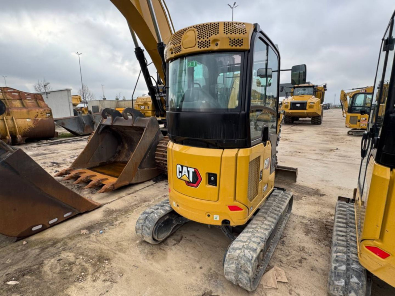CAT 302CR - Гусеничный экскаватор: фото 3 CAT 302CR - Гусеничный экскаватор: фото 3