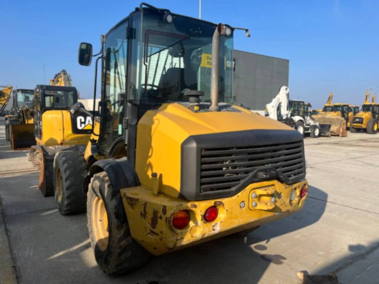 CAT 908M - Колёсный погрузчик: фото 4 CAT 908M - Колёсный погрузчик: фото 4
