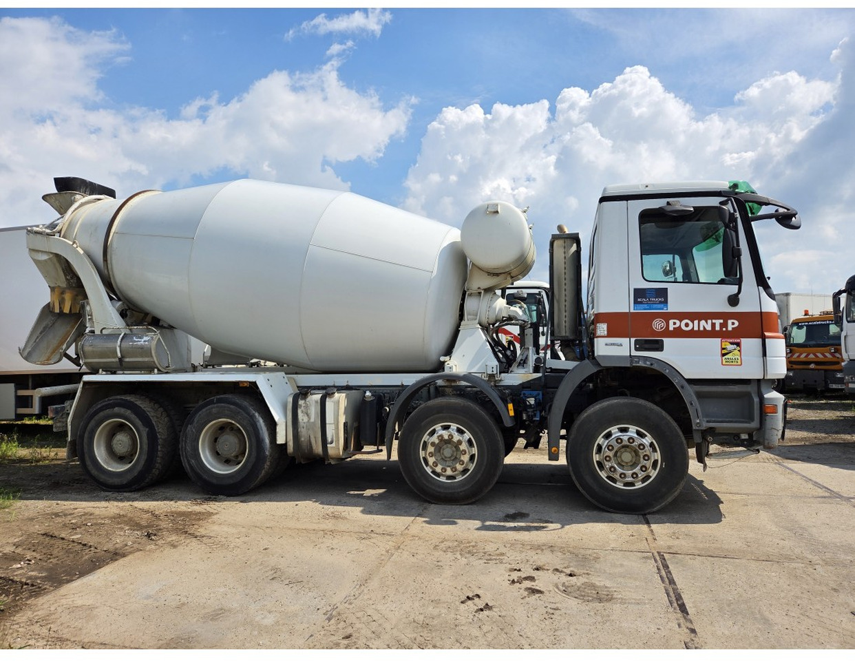 Mercedes 3241 concrete mixer truck 8x4 9m3 - Автобетоносмеситель: фото 3 Mercedes 3241 concrete mixer truck 8x4 9m3 - Автобетоносмеситель: фото 3