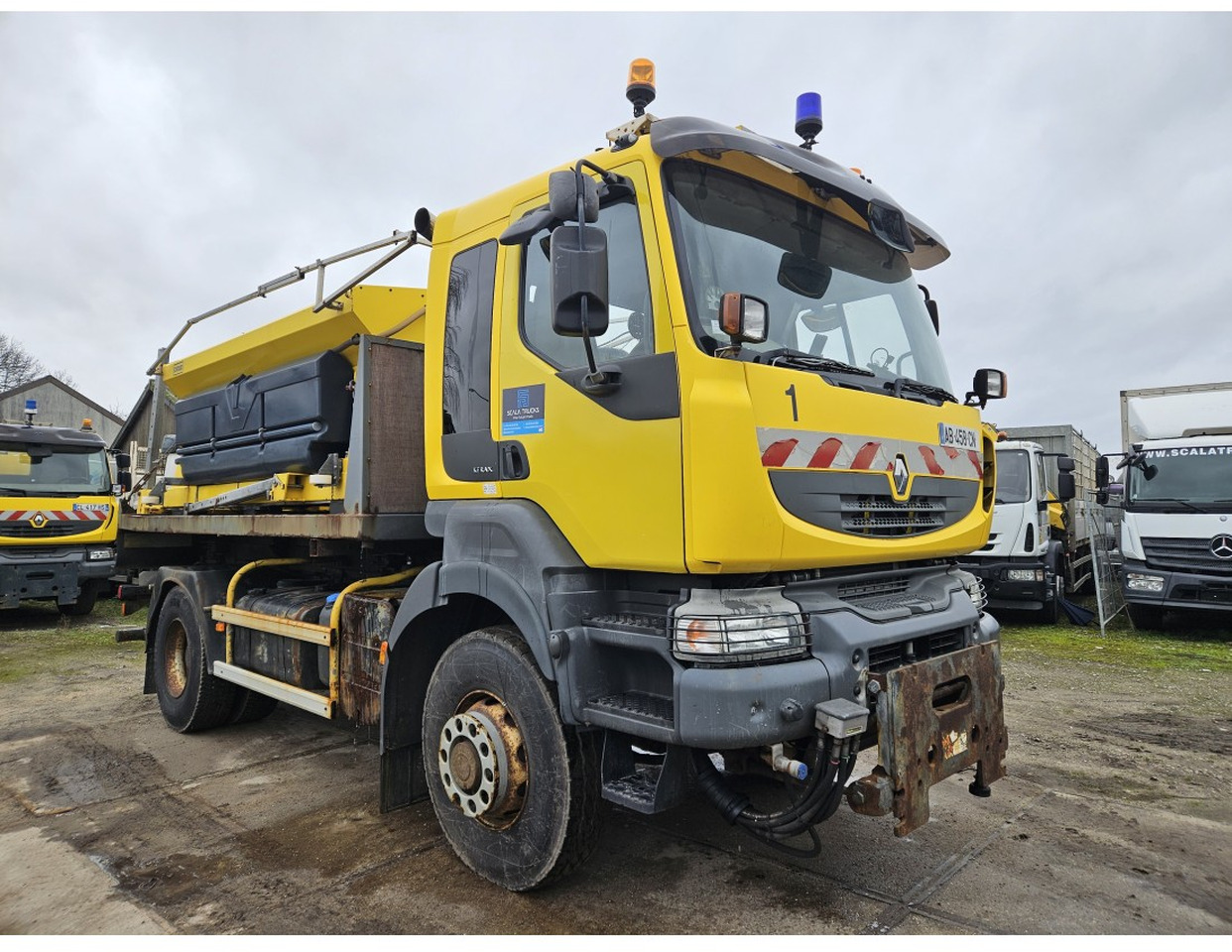 Renault Kerax 450 4x4 Salt spreader Gritter - Самосвал: фото 3 Renault Kerax 450 4x4 Salt spreader Gritter - Самосвал: фото 3