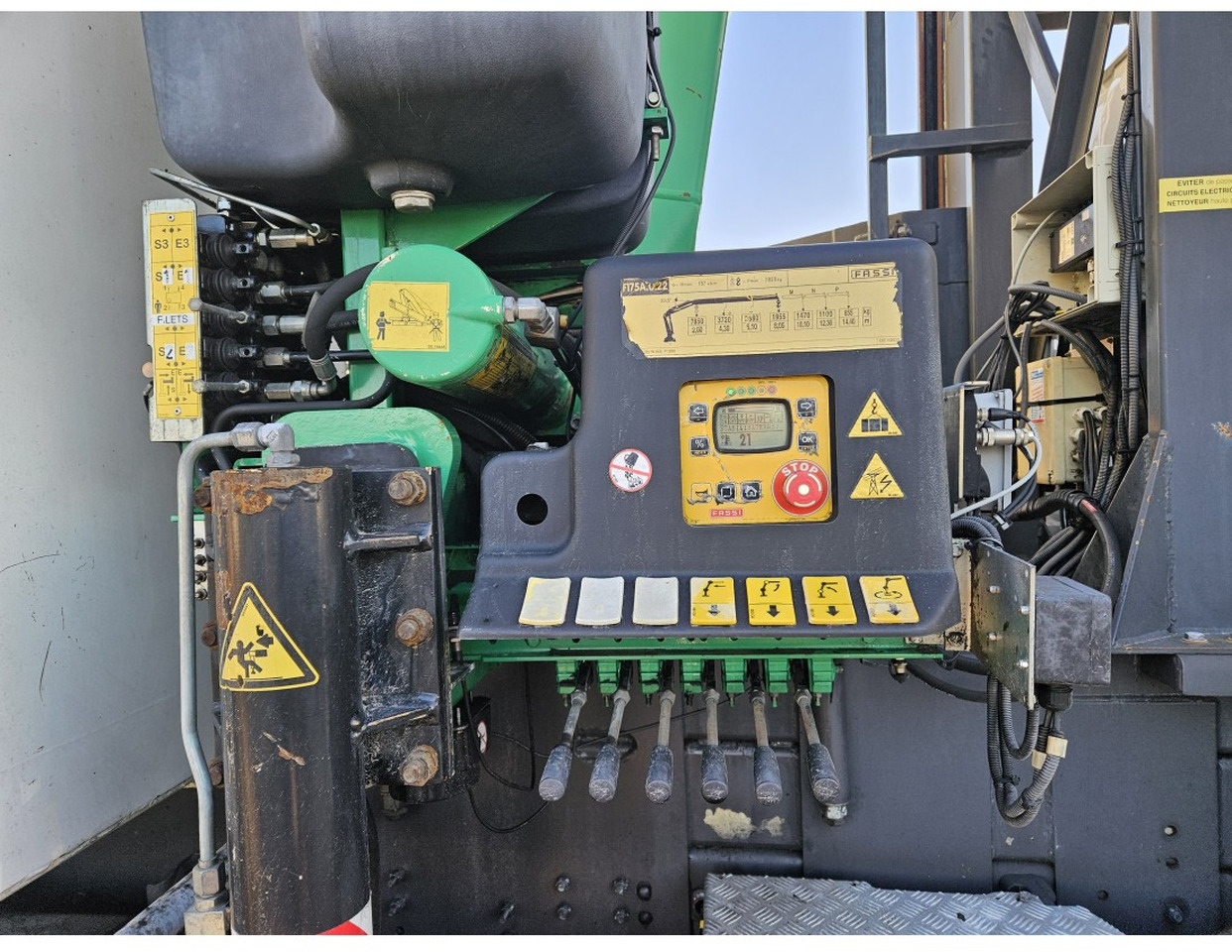 Самосвал, Автоманипулятор Scania P360 6x2 steering axle lenk Tipper Crane Fassi F175A: фото 8 Самосвал, Автоманипулятор Scania P360 6x2 steering axle lenk Tipper Crane Fassi F175A: фото 8