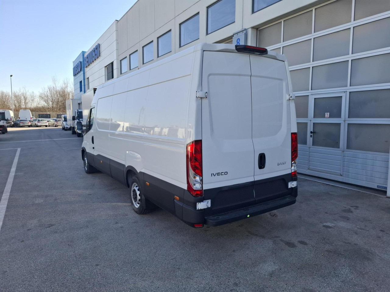 IVECO Daily 35S14V - Пассажирский фургон: фото 3 IVECO Daily 35S14V - Пассажирский фургон: фото 3