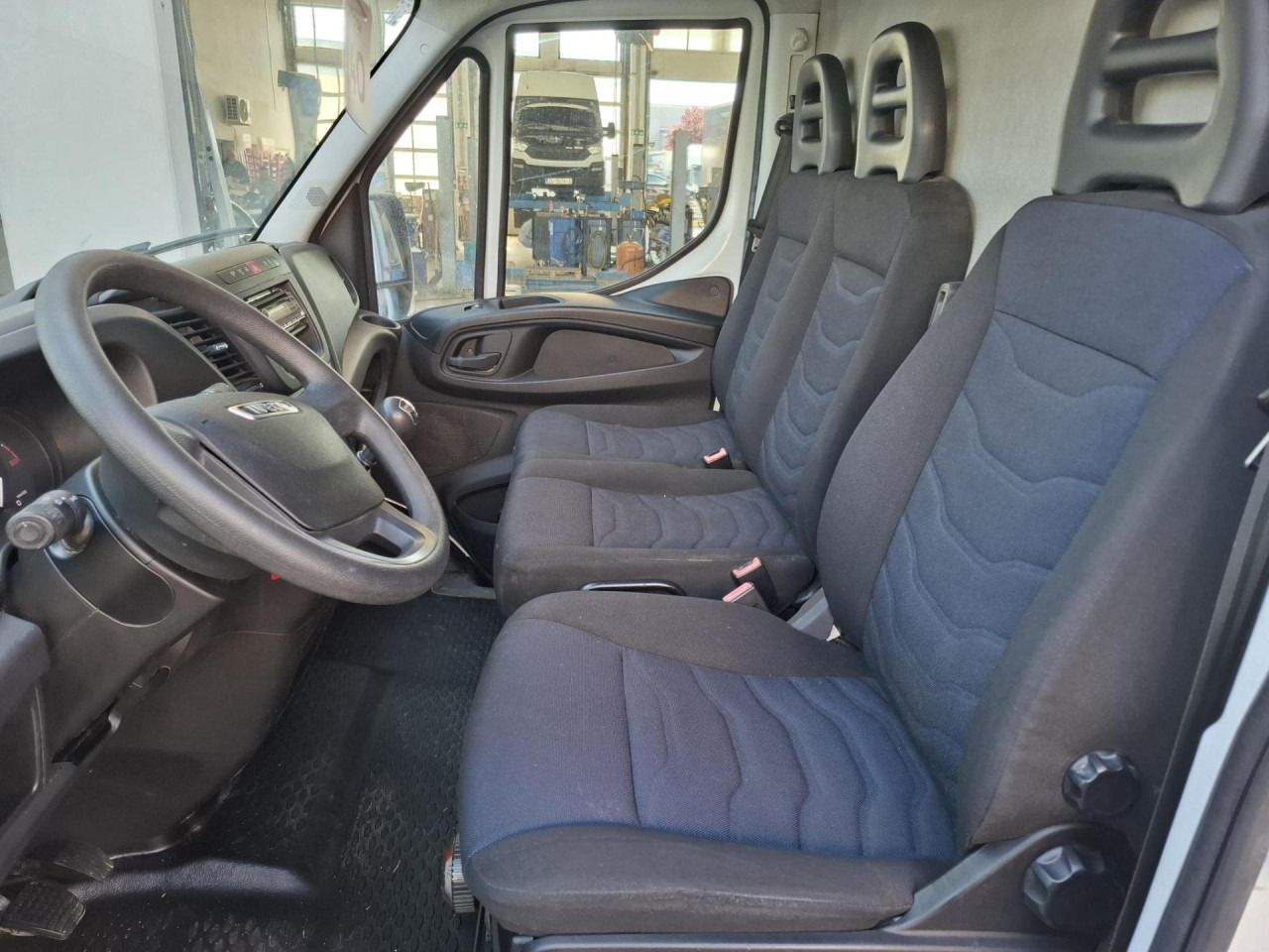 Пассажирский фургон IVECO Daily 35S14V: фото 6