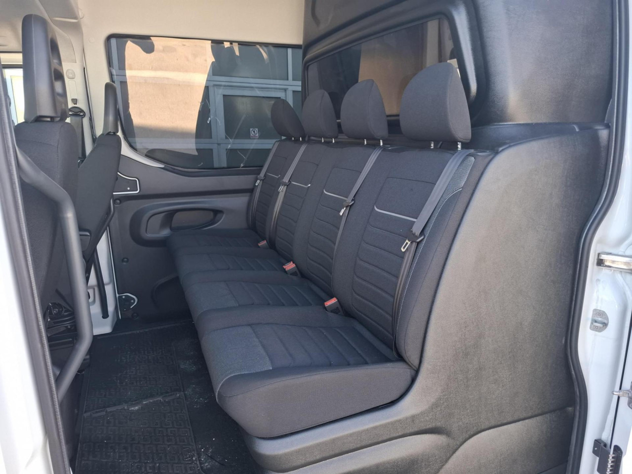 IVECO Daily 35S18H CRV - Пассажирский фургон, Грузопассажирский фургон: фото 5 IVECO Daily 35S18H CRV - Пассажирский фургон, Грузопассажирский фургон: фото 5