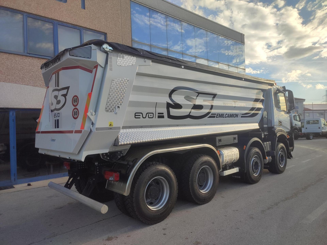 IVECO T-Way AD410T50 - Самосвал: фото 4 IVECO T-Way AD410T50 - Самосвал: фото 4