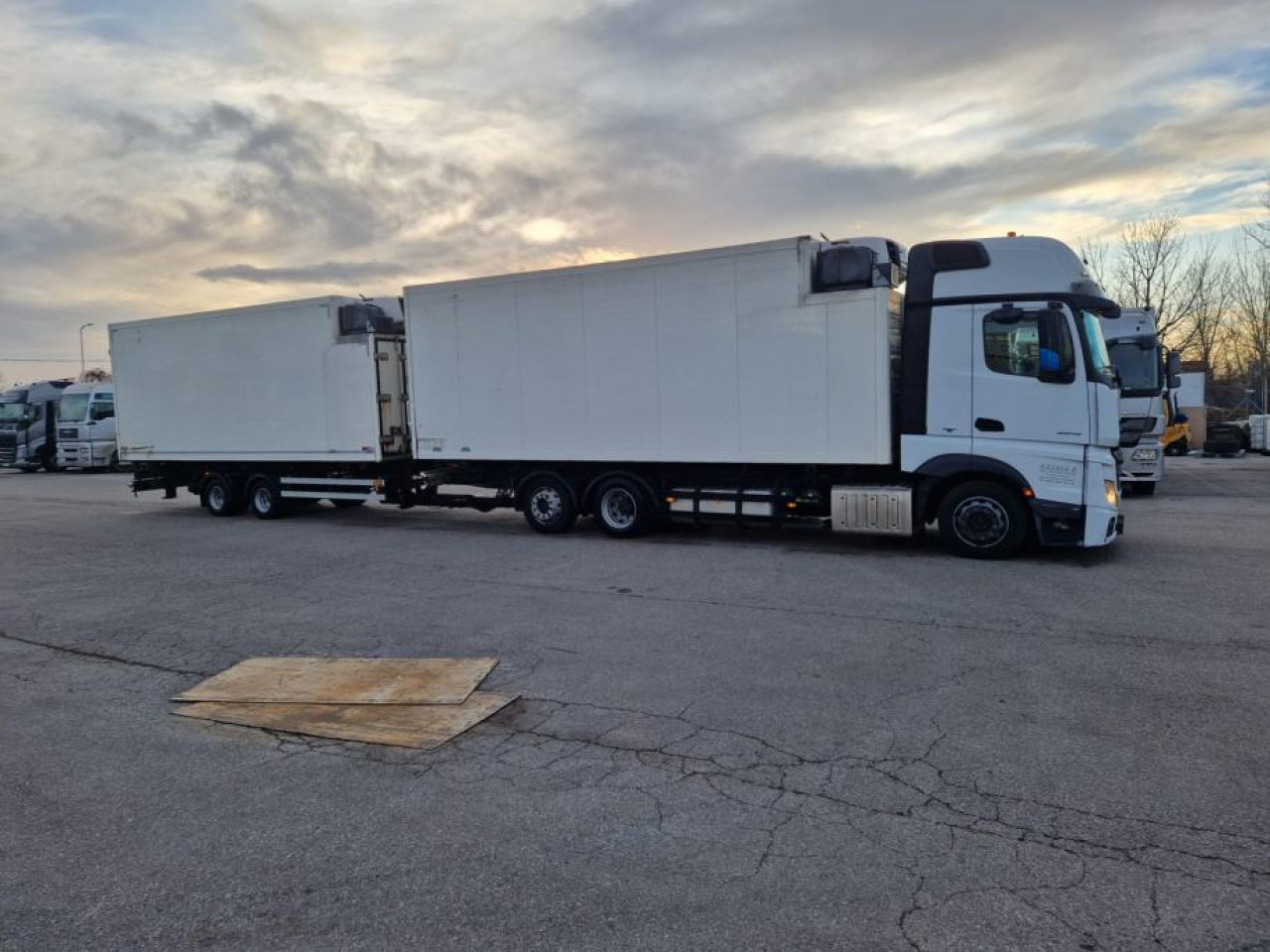 MERCEDES-BENZ Actros 25.480 - Фургон-рефрижератор: фото 2 MERCEDES-BENZ Actros 25.480 - Фургон-рефрижератор: фото 2