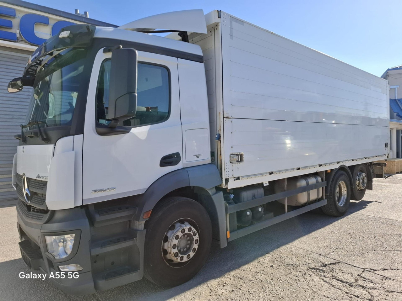 MERCEDES-BENZ Antos 2543L - Грузовик с закрытым кузовом: фото 1 MERCEDES-BENZ Antos 2543L - Грузовик с закрытым кузовом: фото 1