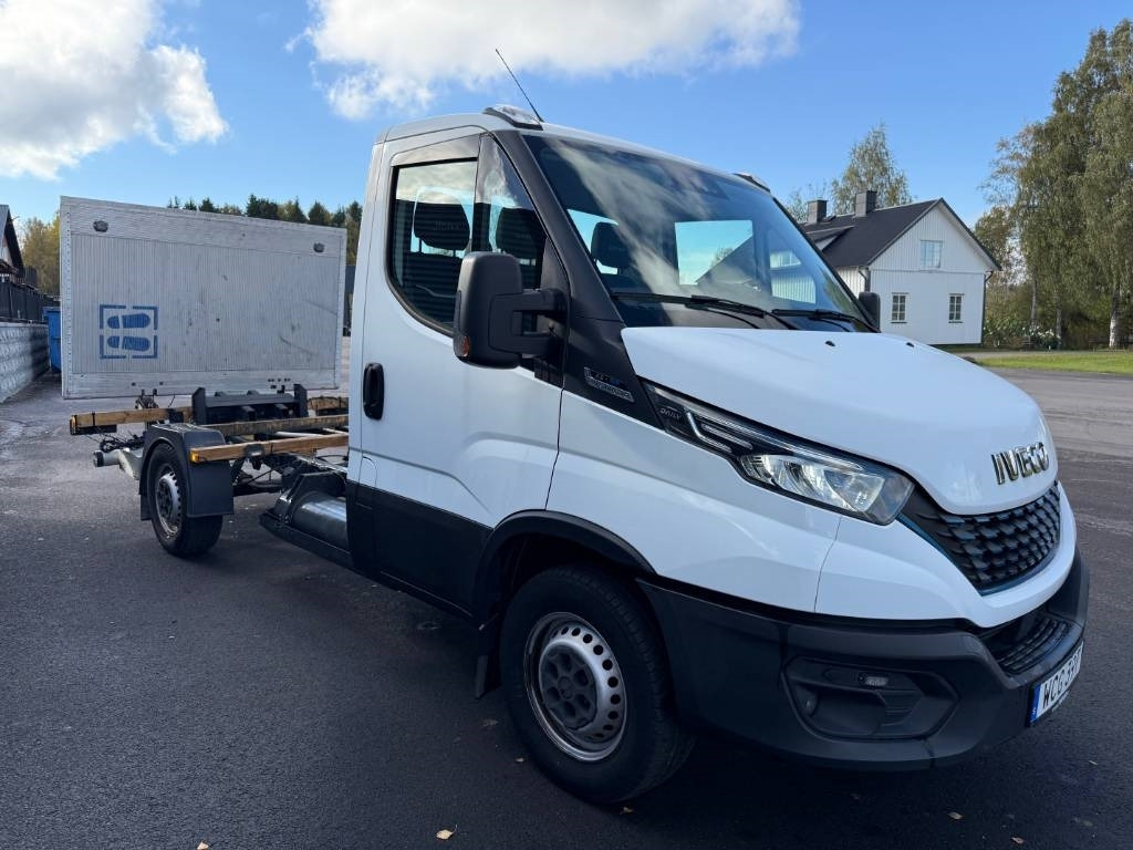 Iveco Daily 35 - NP Hi - Matic - Цельнометаллический фургон: фото 2 Iveco Daily 35 - NP Hi - Matic - Цельнометаллический фургон: фото 2