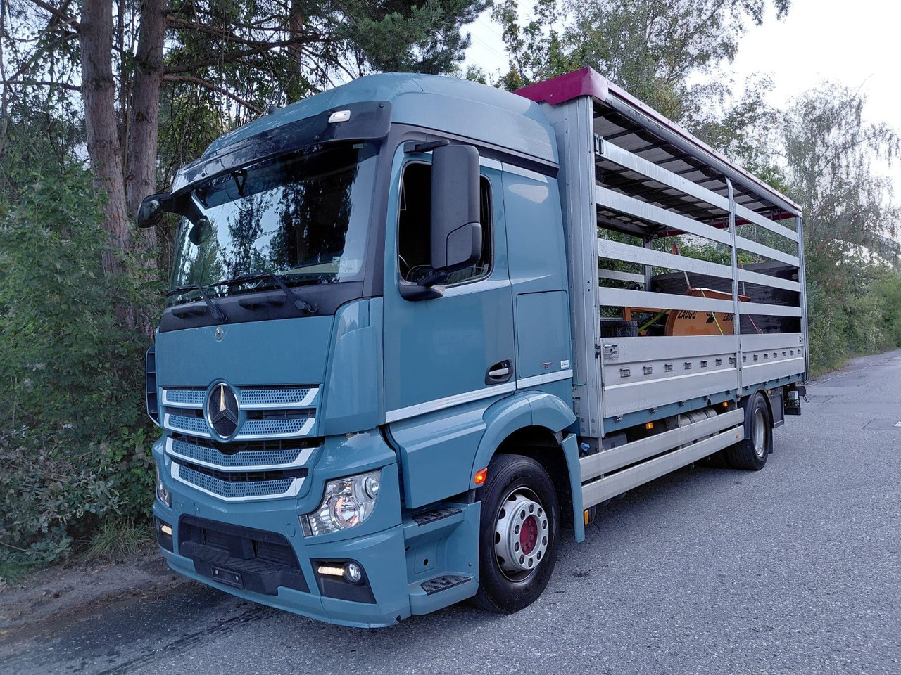Mercedes-Benz Actros 1836 4x2, E6, Ladebordwand, Fahrschule - Тентованный грузовик: фото 1 Mercedes-Benz Actros 1836 4x2, E6, Ladebordwand, Fahrschule - Тентованный грузовик: фото 1