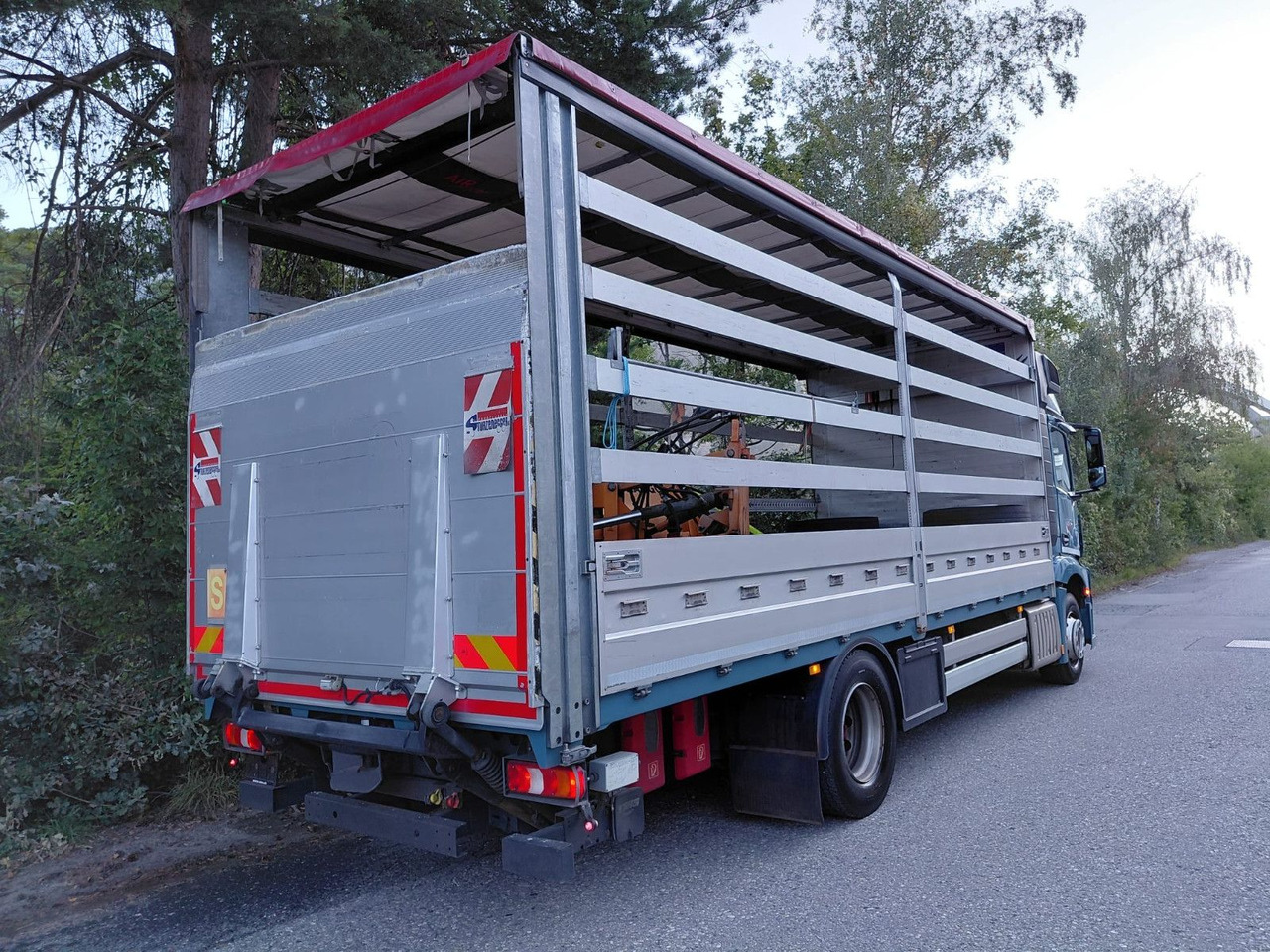 Mercedes-Benz Actros 1836 4x2, E6, Ladebordwand, Fahrschule - Тентованный грузовик: фото 4 Mercedes-Benz Actros 1836 4x2, E6, Ladebordwand, Fahrschule - Тентованный грузовик: фото 4