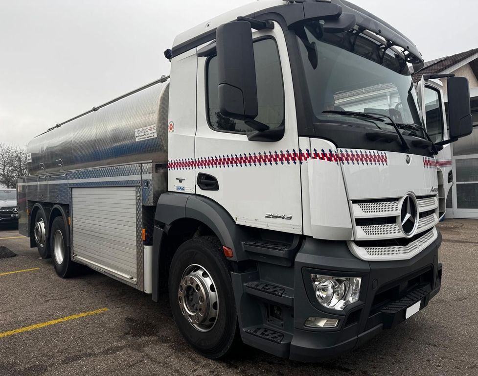 Mercedes-Benz Antos 2543 6x2, E6, Jansky Milchtank 15'800L - Грузовик-цистерна: фото 1 Mercedes-Benz Antos 2543 6x2, E6, Jansky Milchtank 15'800L - Грузовик-цистерна: фото 1