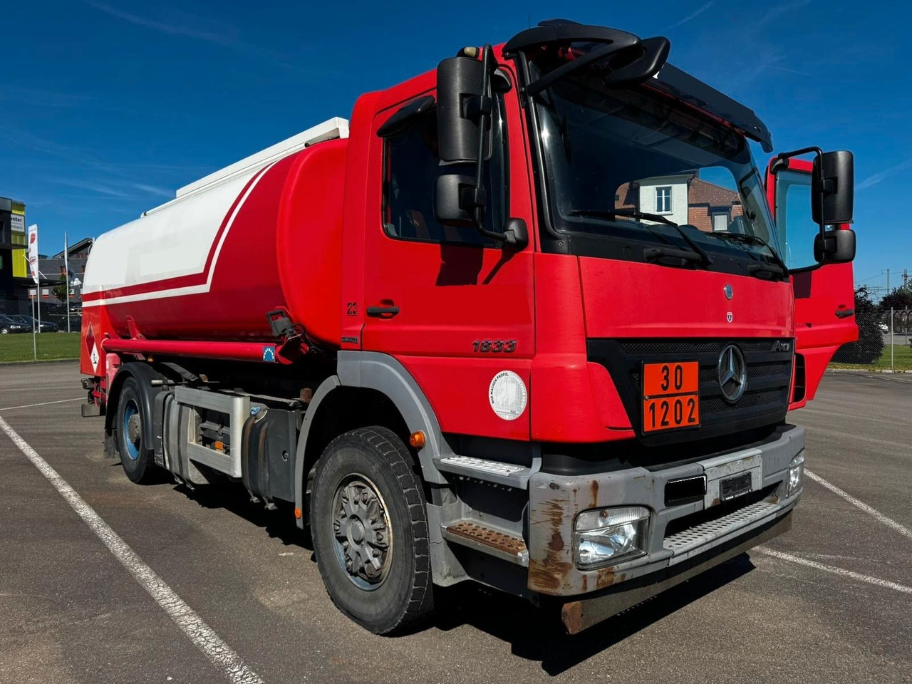 Mercedes-Benz Axor 1833, ADR, E4, 2 Kammern 1. 5000L 2. 7000L - Грузовик-цистерна: фото 1 Mercedes-Benz Axor 1833, ADR, E4, 2 Kammern 1. 5000L 2. 7000L - Грузовик-цистерна: фото 1