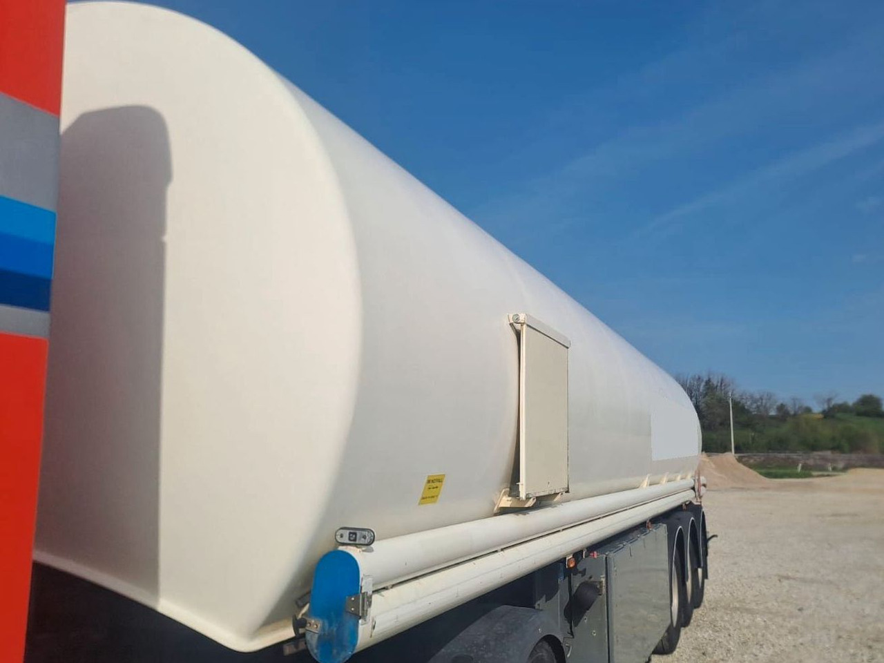 Schrader ADR, Treibstoff Diesel/Benzin, 4 Kammern, Sening Schrader ADR, Treibstoff Diesel/Benzin, 4 Kammern, Sening - Полуприцеп-цистерна: фото 2 Schrader ADR, Treibstoff Diesel/Benzin, 4 Kammern, Sening Schrader ADR, Treibstoff Diesel/Benzin, 4 Kammern, Sening - Полуприцеп-цистерна: фото 2