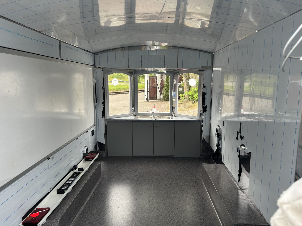 Bodex - Торговый прицеп: фото 5 Bodex - Торговый прицеп: фото 5