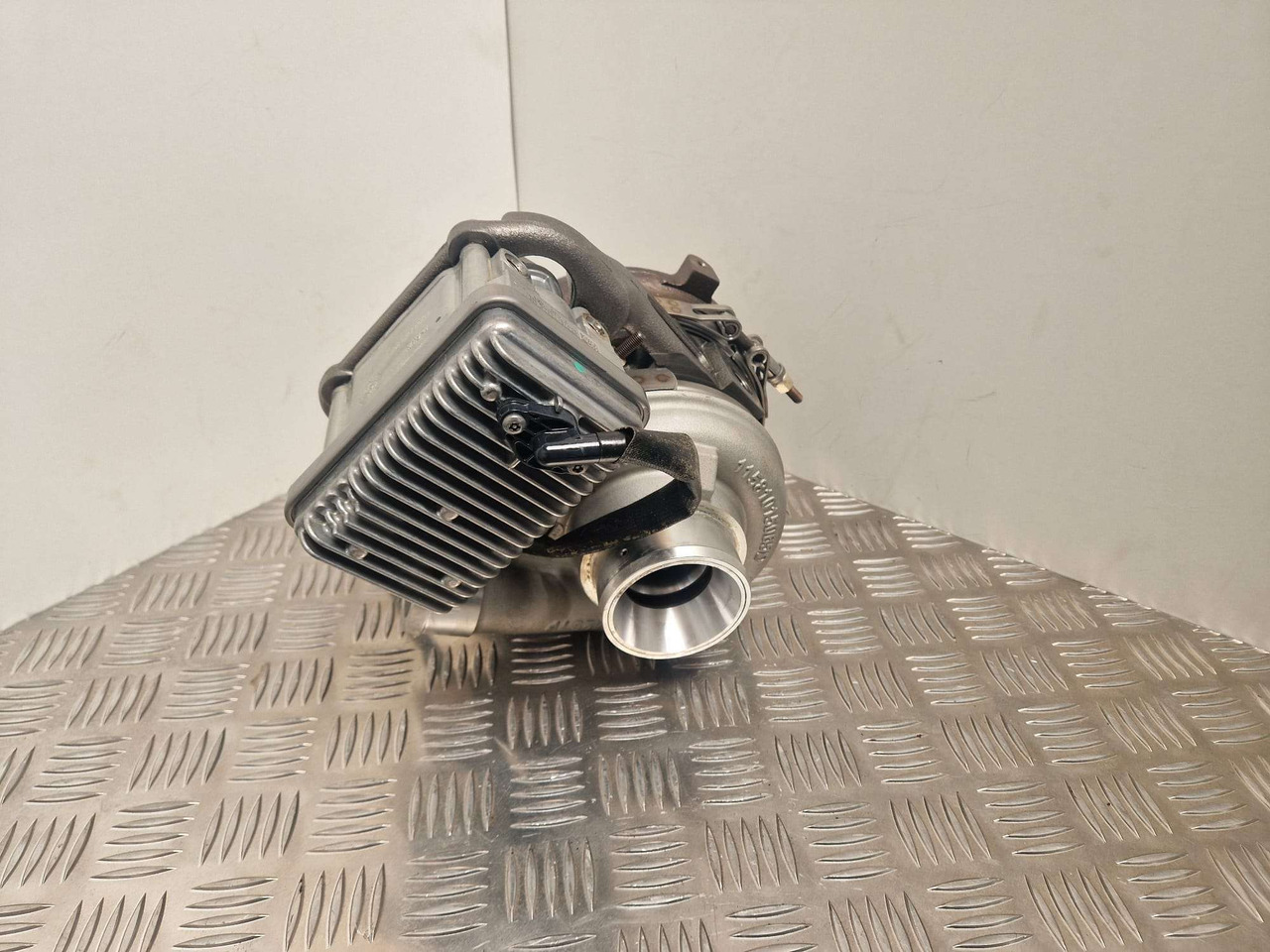 BorgWarner BV55 turbo 320/06178 JCB turbocharger - Двигатель и запчасти для Строительной техники: фото 2 BorgWarner BV55 turbo 320/06178 JCB turbocharger - Двигатель и запчасти для Строительной техники: фото 2