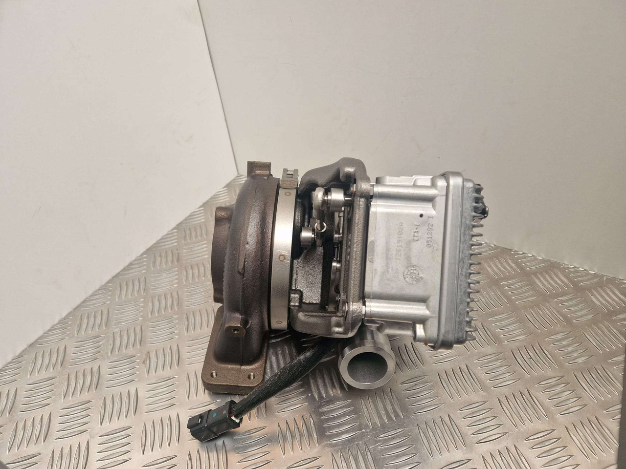 BorgWarner BV55 turbo 320/06178 JCB turbocharger - Двигатель и запчасти для Строительной техники: фото 3 BorgWarner BV55 turbo 320/06178 JCB turbocharger - Двигатель и запчасти для Строительной техники: фото 3