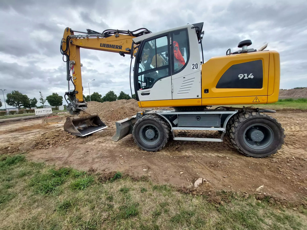2023 Liebherr A 914 Litronic G6.0-D - Колёсный экскаватор: фото 1 2023 Liebherr A 914 Litronic G6.0-D - Колёсный экскаватор: фото 1