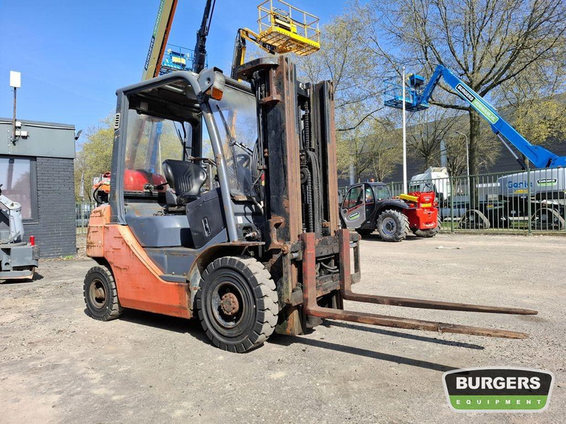 Toyota 02-8FGF20 - Газовый погрузчик: фото 2 Toyota 02-8FGF20 - Газовый погрузчик: фото 2