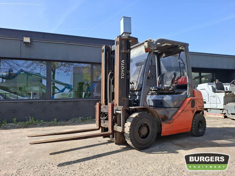 Toyota 02-8FGF20 - Газовый погрузчик: фото 1 Toyota 02-8FGF20 - Газовый погрузчик: фото 1
