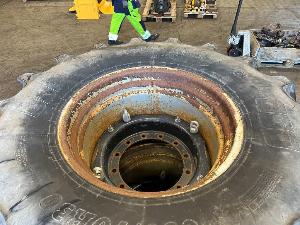 BKT 600/70R30 till Case Magnum 310 - Шина для Сельскохозяйственной техники: фото 3 BKT 600/70R30 till Case Magnum 310 - Шина для Сельскохозяйственной техники: фото 3