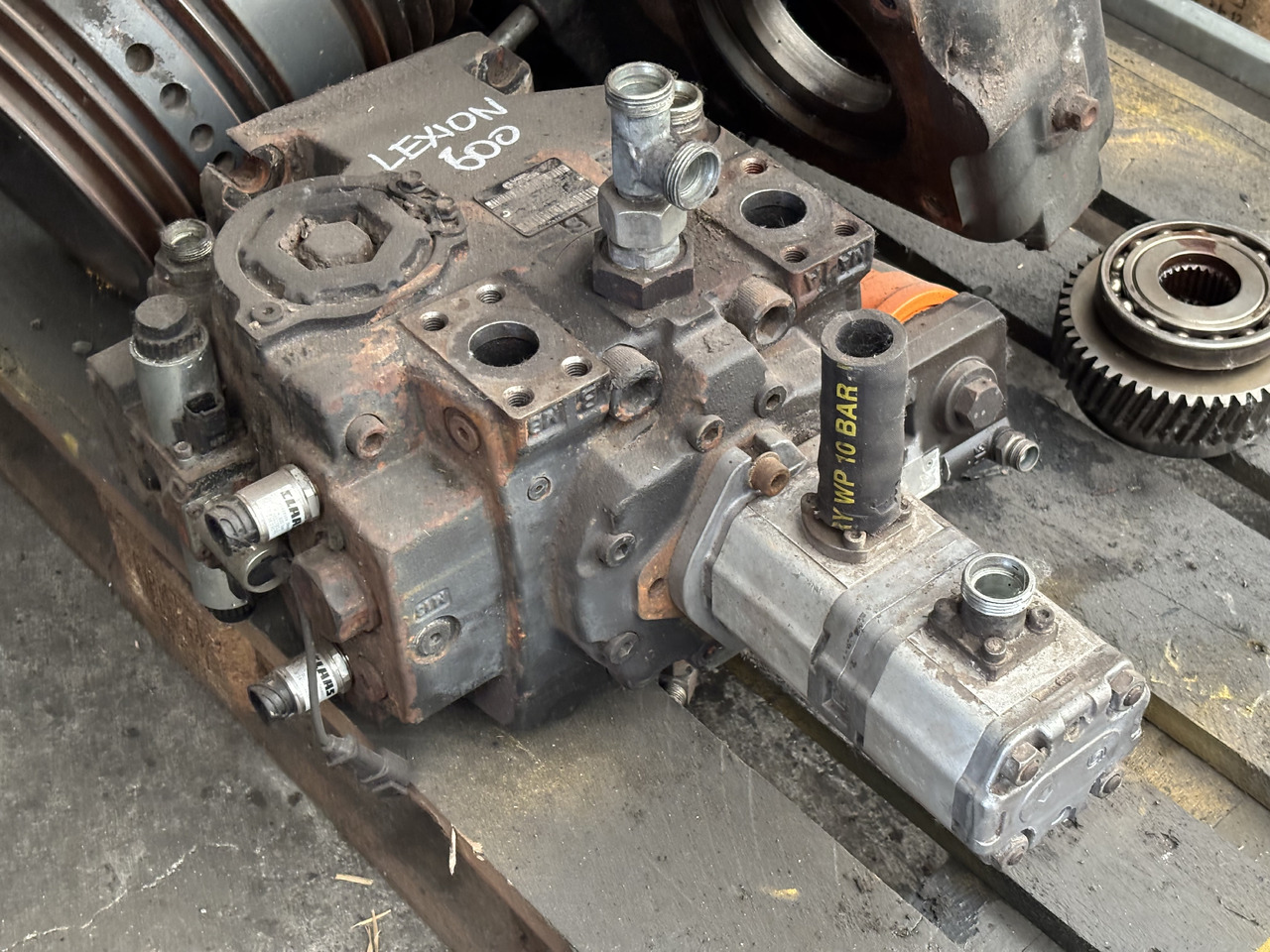 Claas Lexion 600 Pompa Hydrauliczna Hydrostat 0007719121 00 0771 912 1 - Гидравлический насос для Сельскохозяйственной техники: фото 1 Claas Lexion 600 Pompa Hydrauliczna Hydrostat 0007719121 00 0771 912 1 - Гидравлический насос для Сельскохозяйственной техники: фото 1