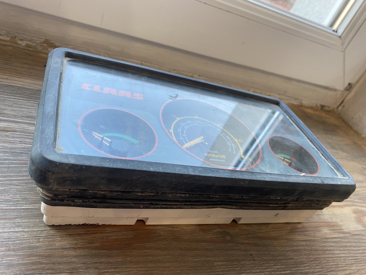 Claas Licznik | Deska Rozdzielcza | Ekran - 04710005.01 | 04710005.02 - 12v - Приборная панель для Сельскохозяйственной техники: фото 1 Claas Licznik | Deska Rozdzielcza | Ekran - 04710005.01 | 04710005.02 - 12v - Приборная панель для Сельскохозяйственной техники: фото 1