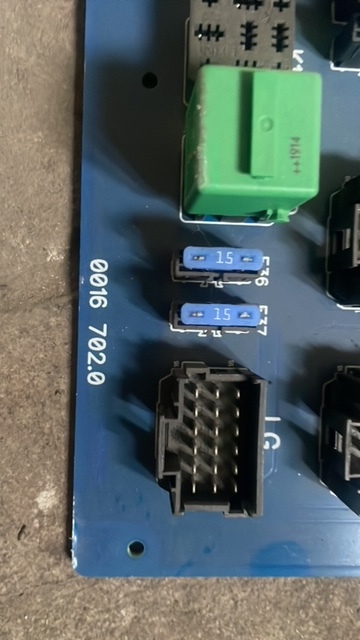 Claas lexion płyta bezpieczników 0016702.0 - Предохранитель для Зерноуборочных комбайнов: фото 2 Claas lexion płyta bezpieczników 0016702.0 - Предохранитель для Зерноуборочных комбайнов: фото 2