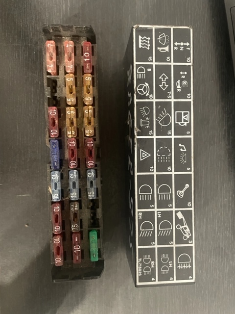 Claas ranger centrala elektryczna bezpieczników - Предохранитель для Сельскохозяйственной техники: фото 1 Claas ranger centrala elektryczna bezpieczników - Предохранитель для Сельскохозяйственной техники: фото 1