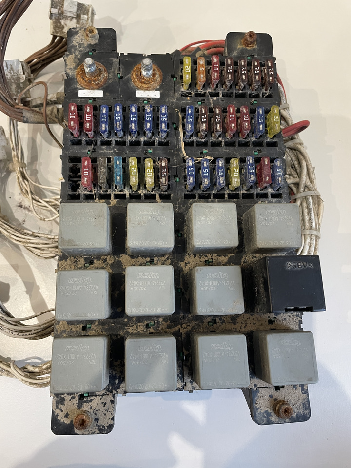 Deutz-Fahr Agrovector - centralka płyta bezpieczników - Предохранитель для Сельскохозяйственной техники: фото 2 Deutz-Fahr Agrovector - centralka płyta bezpieczników - Предохранитель для Сельскохозяйственной техники: фото 2