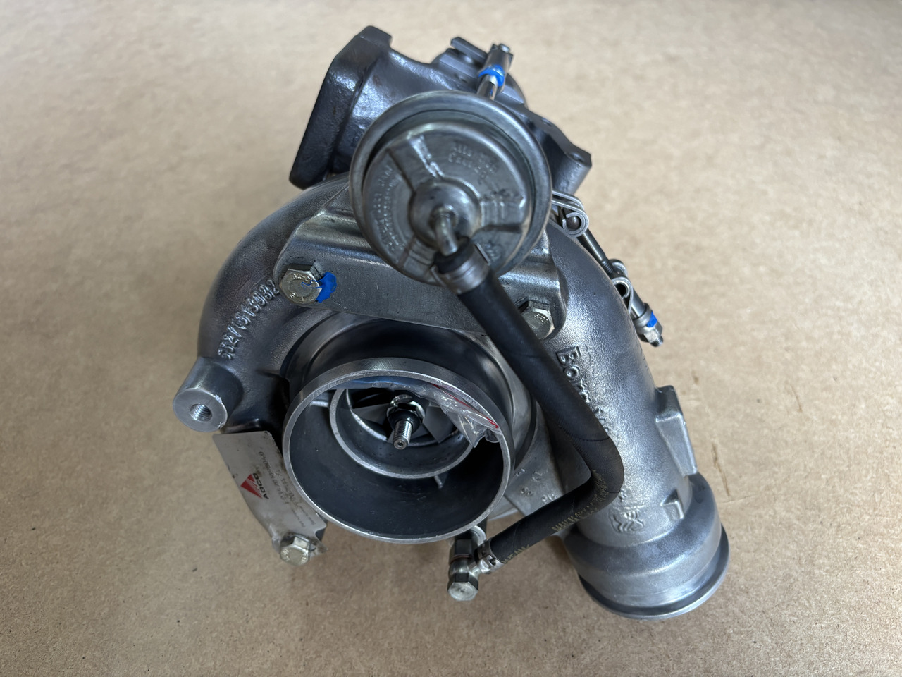 Deutz-Fahr X710 X720 - turbosprężarka 04903626 - Турбина: фото 3 Deutz-Fahr X710 X720 - turbosprężarka 04903626 - Турбина: фото 3