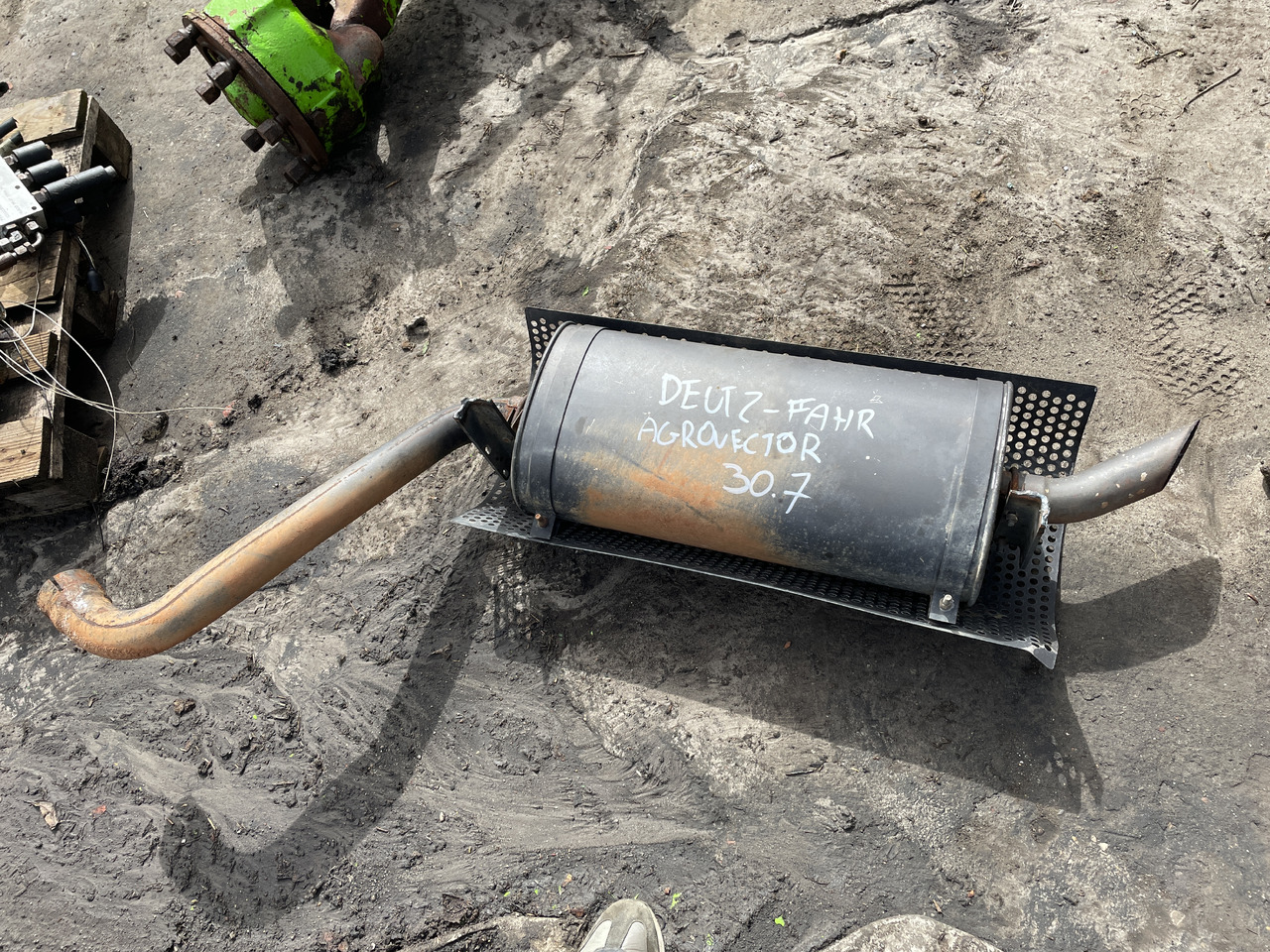 Deuzt-Fahr Agrovector 30.7 - tłumik tłumnik końćowy - Глушитель для Сельскохозяйственной техники: фото 1 Deuzt-Fahr Agrovector 30.7 - tłumik tłumnik końćowy - Глушитель для Сельскохозяйственной техники: фото 1
