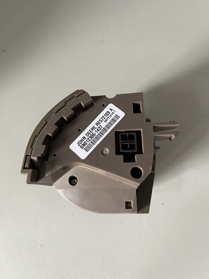 JOHN DEERE RE572109-sterownik - Электрическая система для: фото 2 JOHN DEERE RE572109-sterownik - Электрическая система для: фото 2