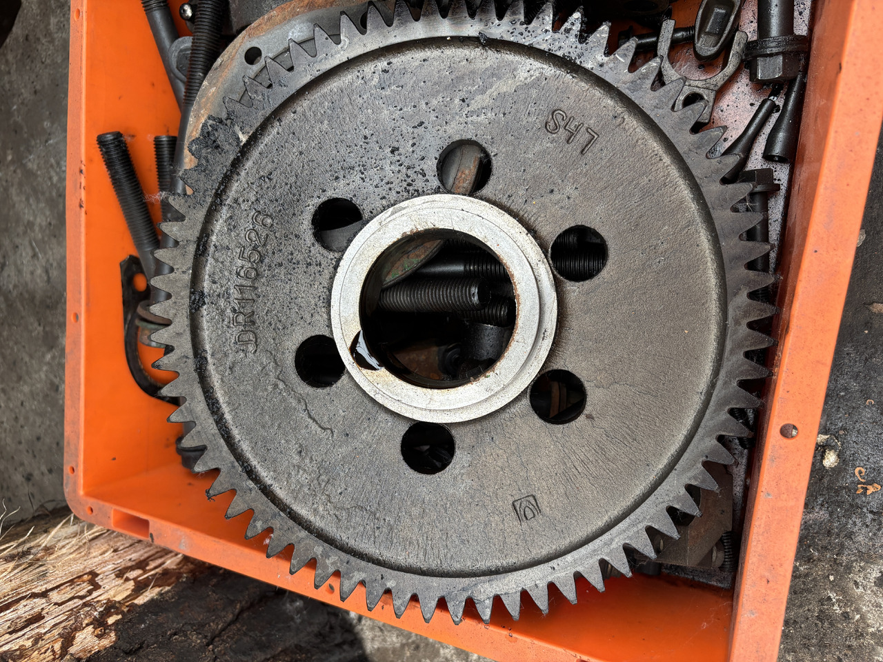 John 6125 12,5l - koło zębate wałka rozrządu R116526 DR116526 - Распределительный вал для Сельскохозяйственной техники: фото 1 John 6125 12,5l - koło zębate wałka rozrządu R116526 DR116526 - Распределительный вал для Сельскохозяйственной техники: фото 1
