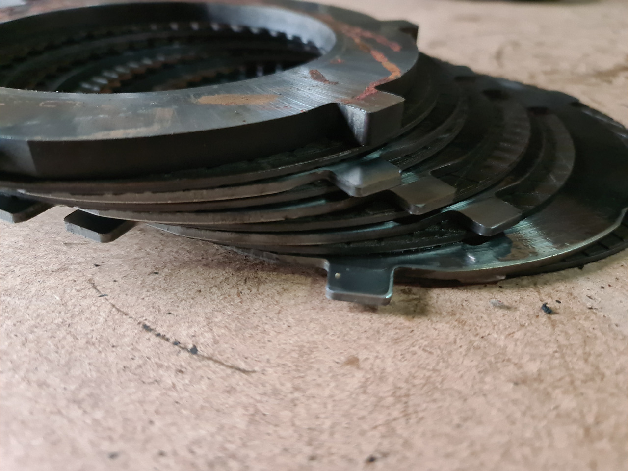 John Deere 4650, 4850 Płytka Sprzęgła Tarcze R115319 RE234261 R77663 - Сцепление и запчасти для Сельскохозяйственной техники: фото 2 John Deere 4650, 4850 Płytka Sprzęgła Tarcze R115319 RE234261 R77663 - Сцепление и запчасти для Сельскохозяйственной техники: фото 2