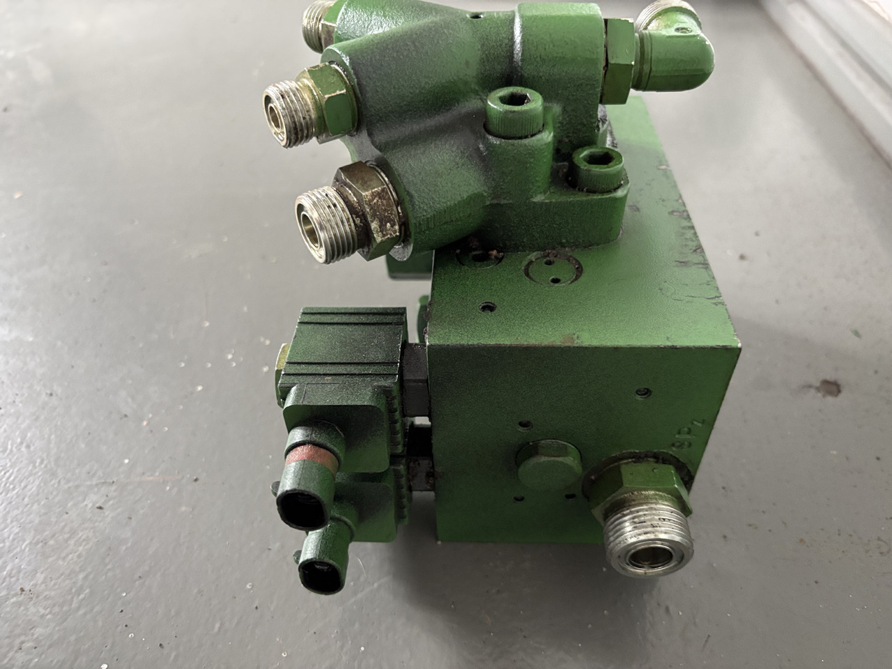 John Deere 6010 6110 6210 6310 6410 Blok Zaworowy TLS AL116954 - Гидравлический клапан для Сельскохозяйственной техники: фото 3 John Deere 6010 6110 6210 6310 6410 Blok Zaworowy TLS AL116954 - Гидравлический клапан для Сельскохозяйственной техники: фото 3